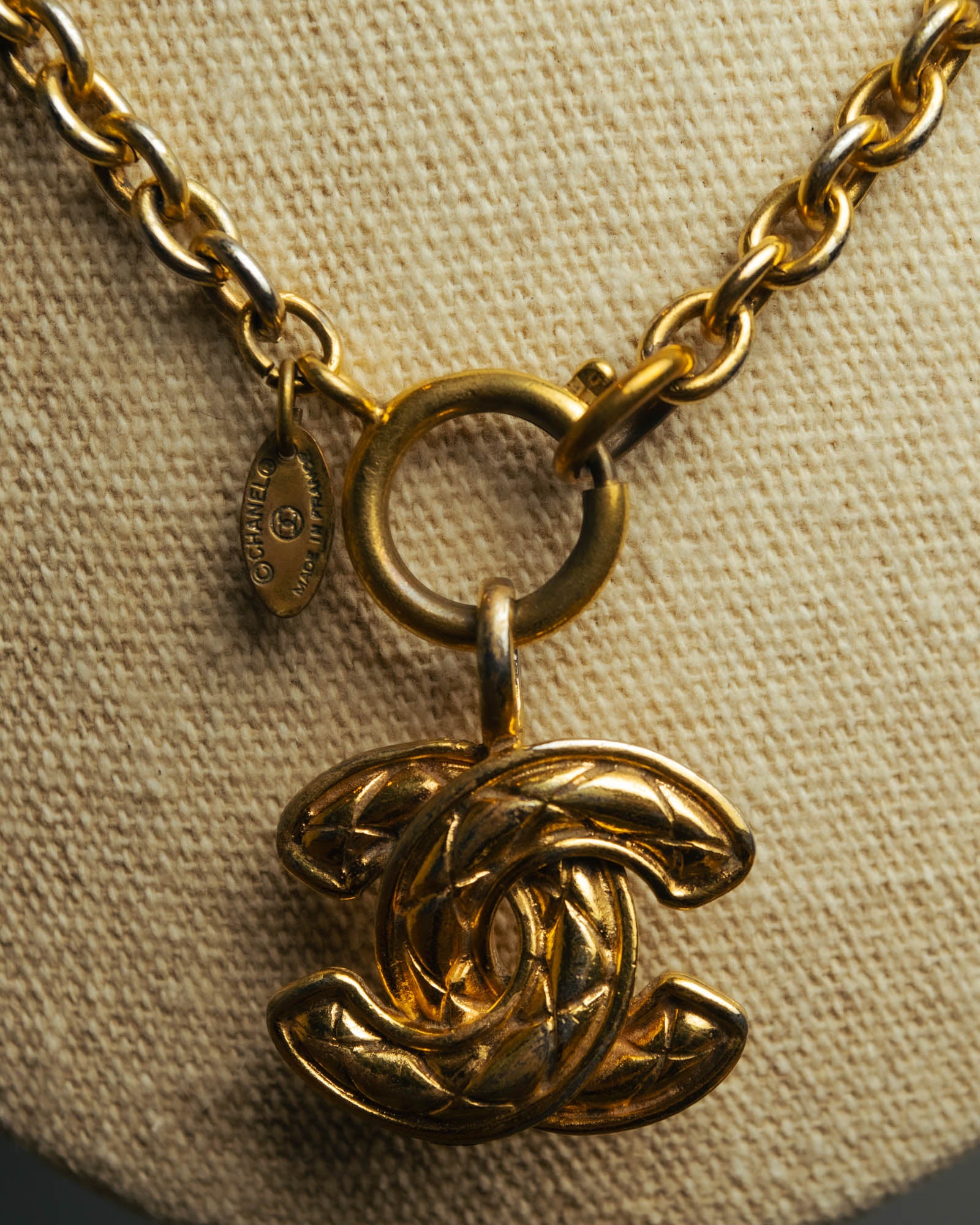 -SPECIAL- “CHANEL” 80’s-90’s Quilted cc pendant chain necklace