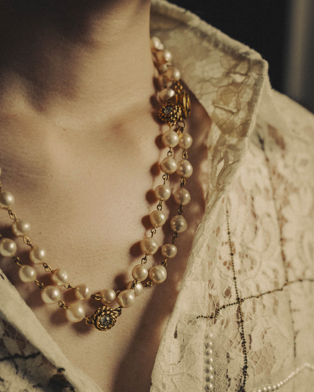 -SPECIAL- "CHANEL" 90's Pearl and crystal embellished long necklace