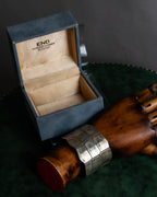 "END CUSTOM JEWELLERS" Square pattern wavy silver bangle