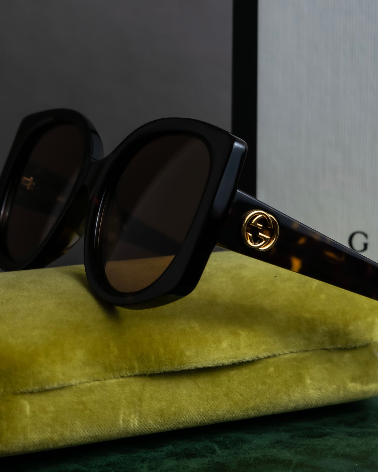 "GUCCI" Geometric frame Interlocking G sunglasses