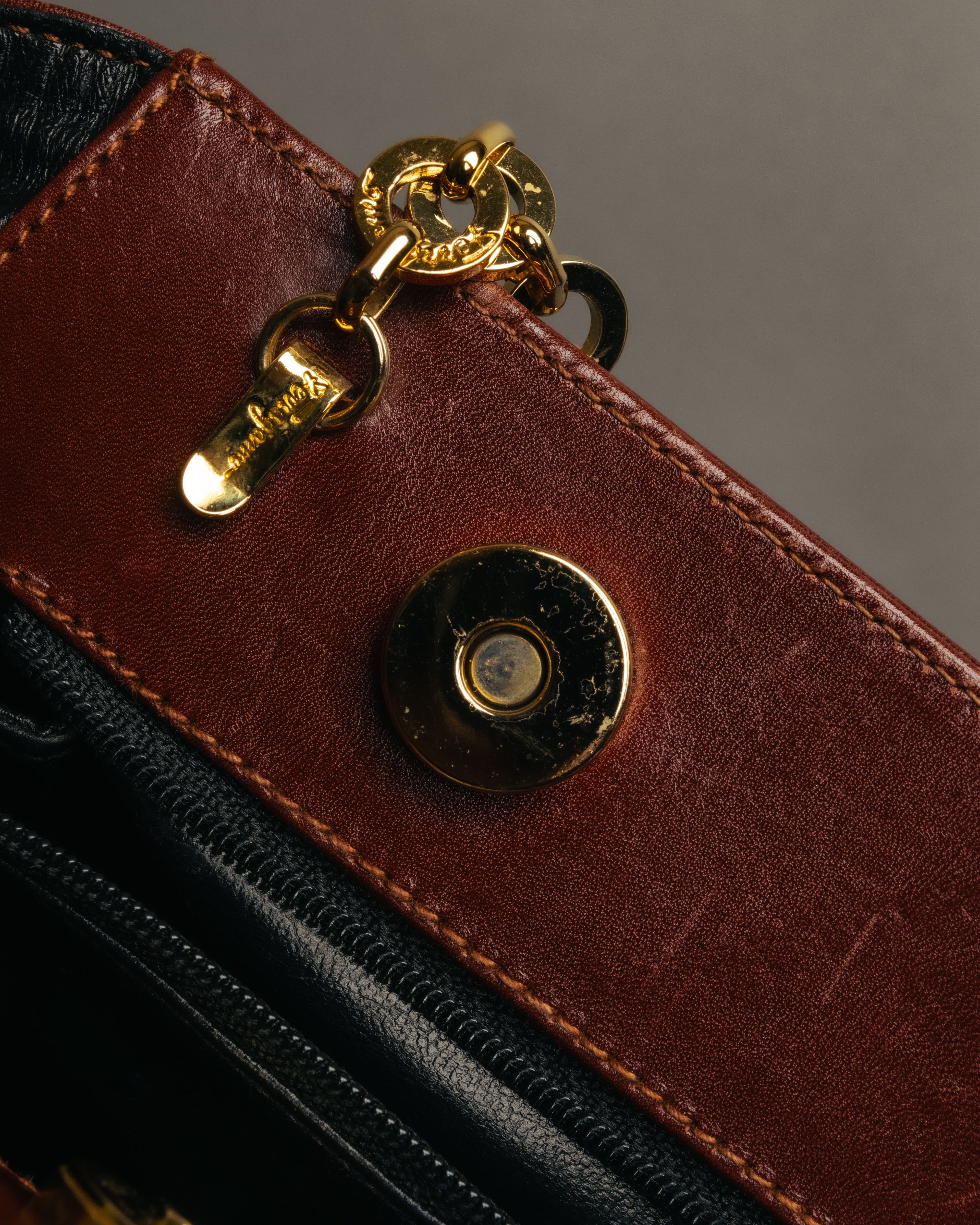 “Salvatore Ferragamo” 80’s-90’s Quilted leather chain shoulder bag