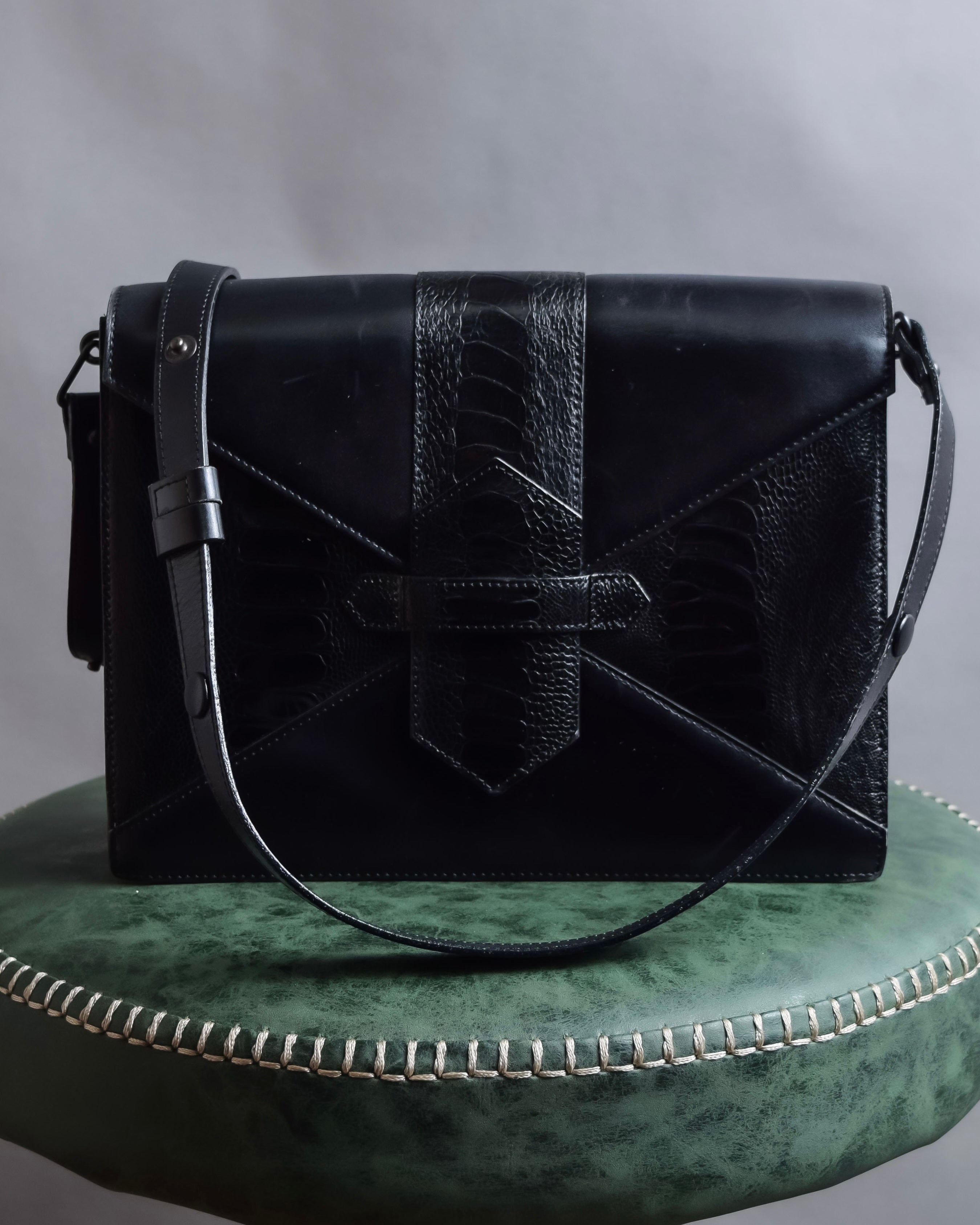 "YVES SAINT LAURENT" Crocodile embossed combination design leather bag