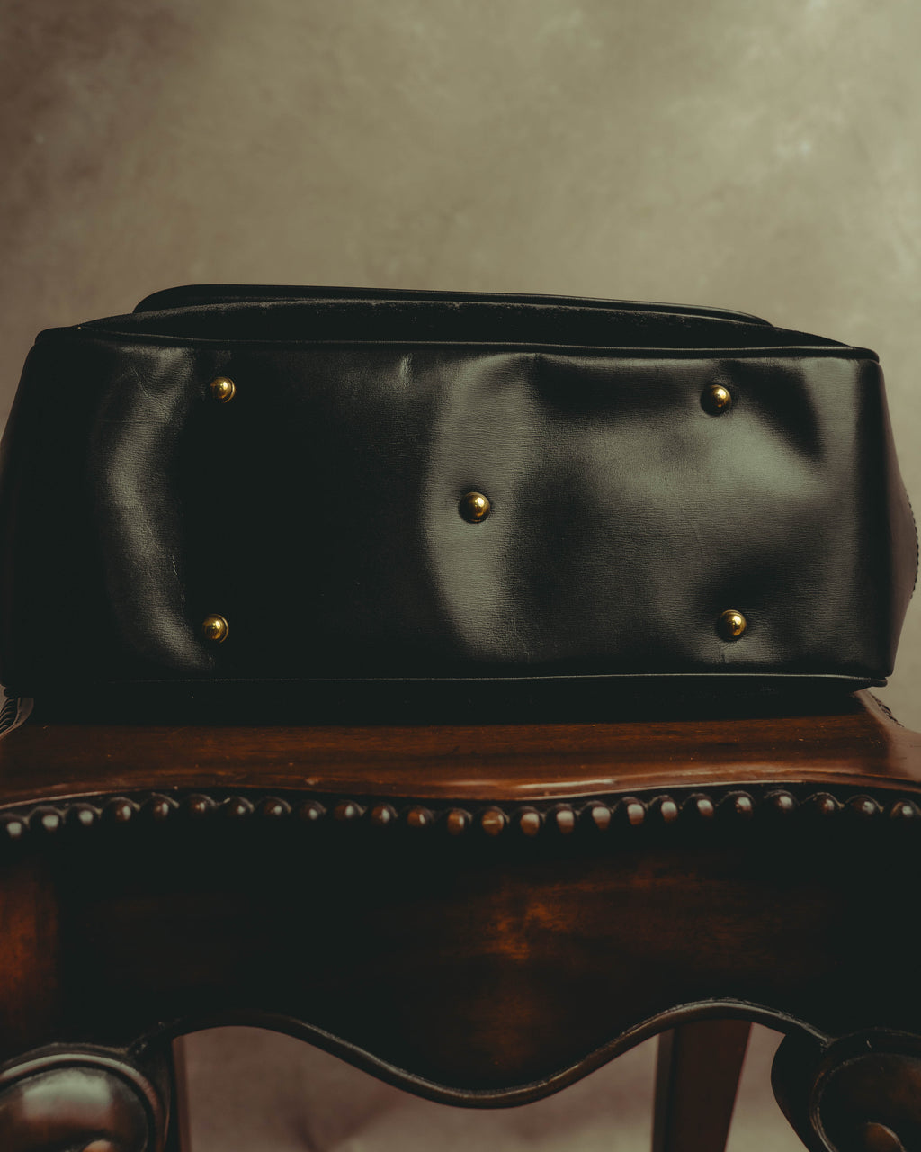 -SPECIAL- “GUCCI” 2012-2016 crossover-era crest studded doctor bag