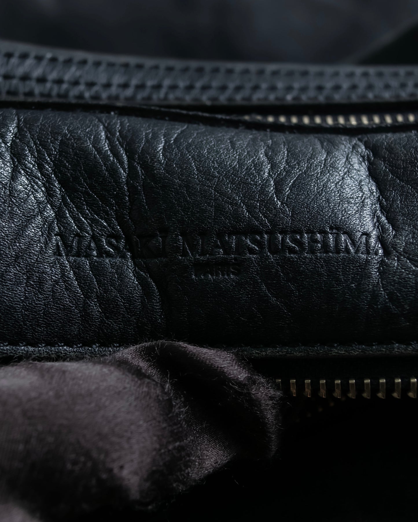 "MASAKI MATSUSHIMA" Outer zipper design leather shoulder bag