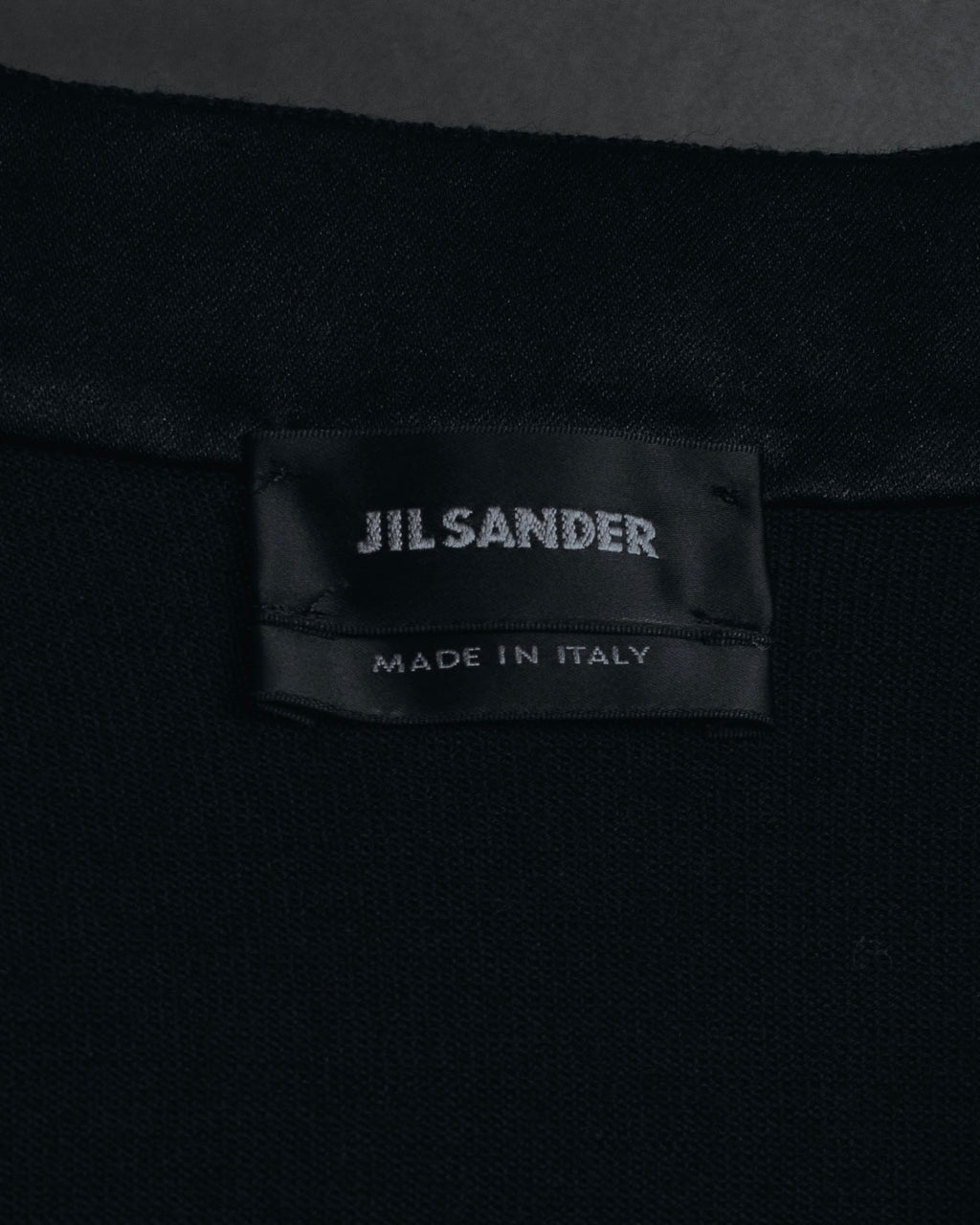 "JIL SANDER" 10’s minimalist satin covered buttons
wool cardigan