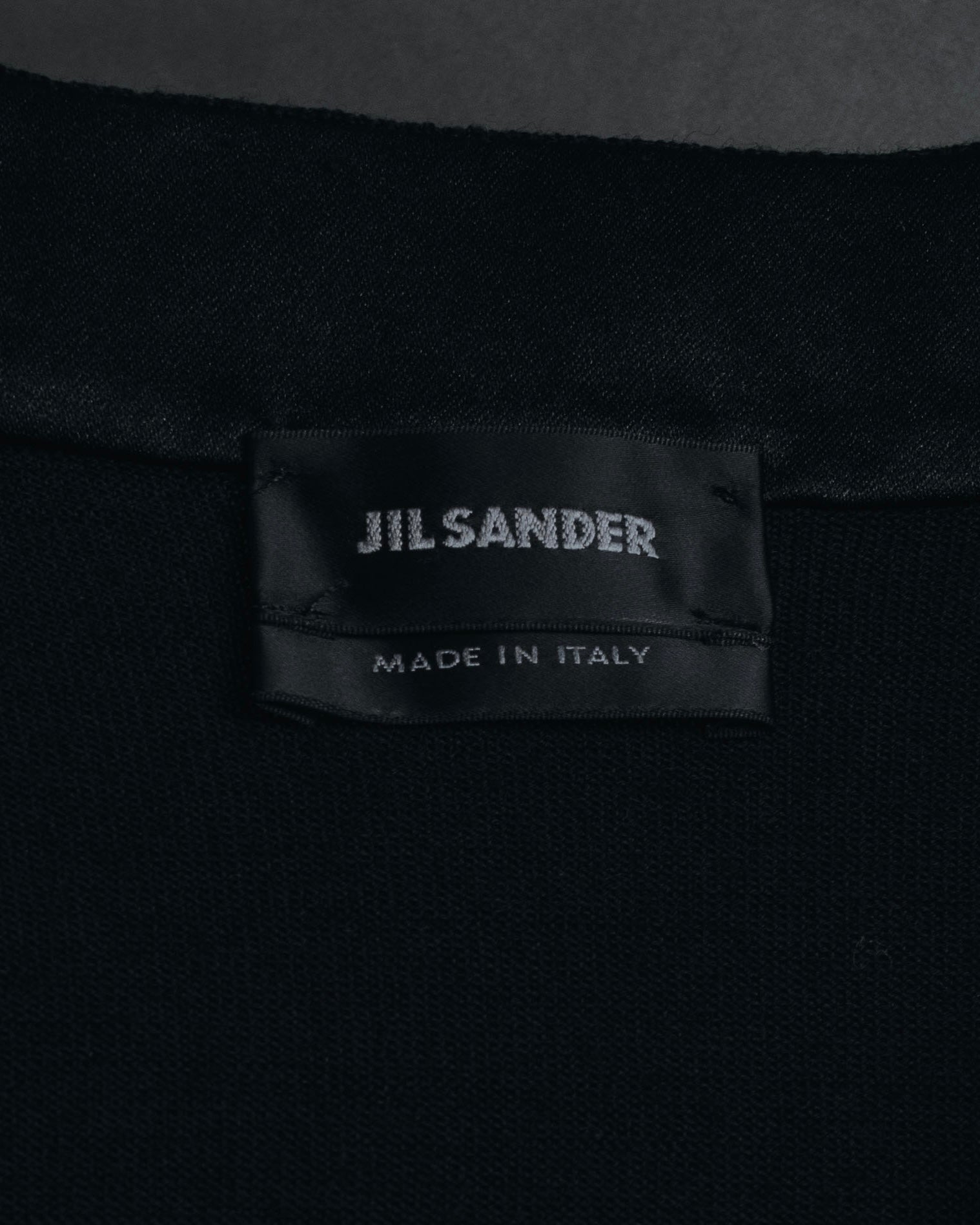 "JIL SANDER" 10’s minimalist satin covered buttons
wool cardigan