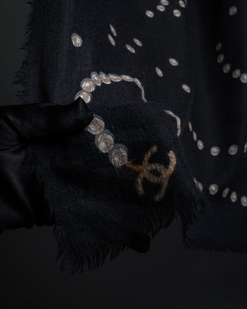 "CHANEL" Pearl fringe design gauze scarf