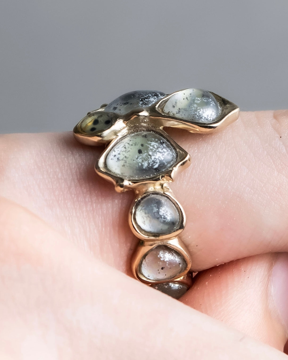 "CHANEL" Mysterious details stone ring