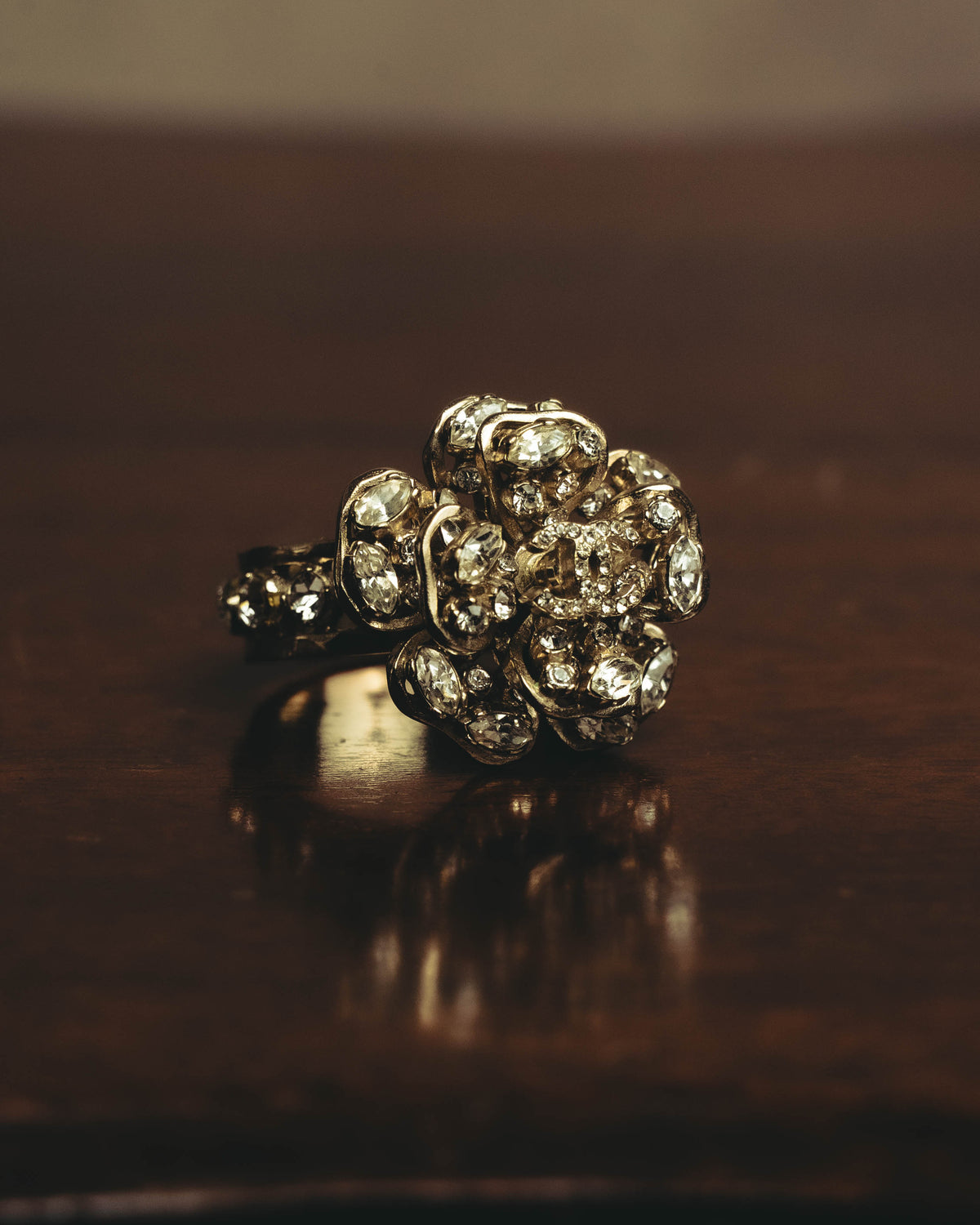 -SPDCIAL- “CHANEL” 99AW Repeated logo oval medallion ring