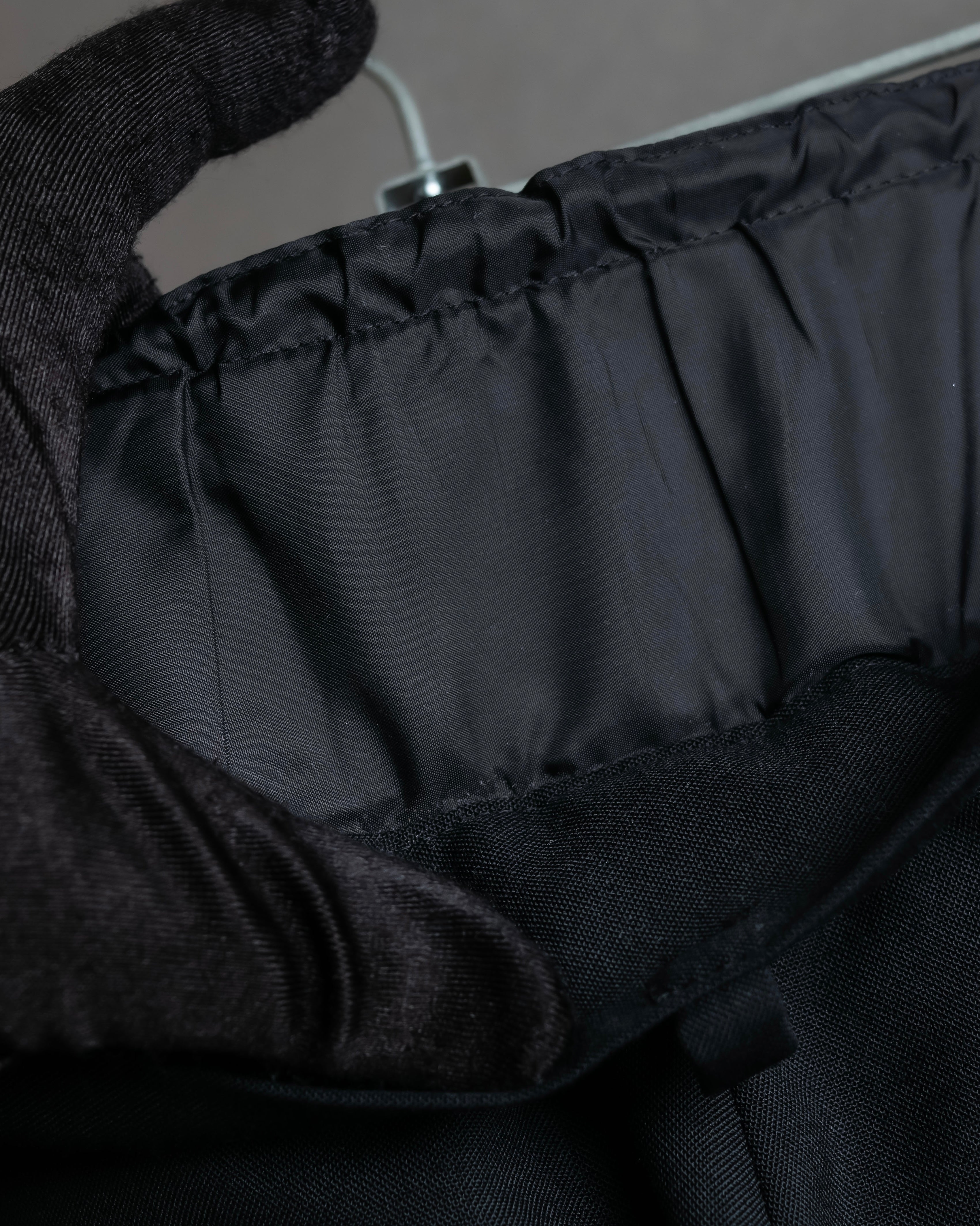 "sacai" Satin line design tapered slacks