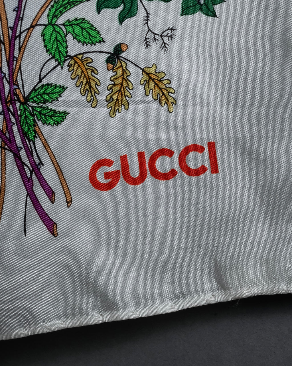 "GUCCI" 80's Flora motif vintage silk scarf