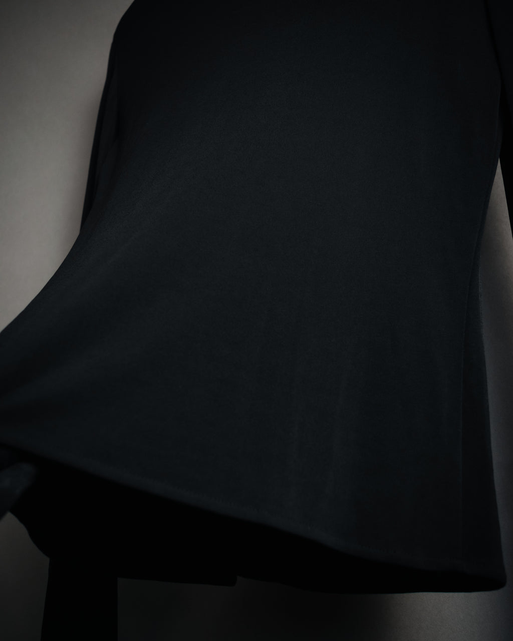 –SPECIAL– "HERMES" 00’s Leather-trimmed viscose evening shirt