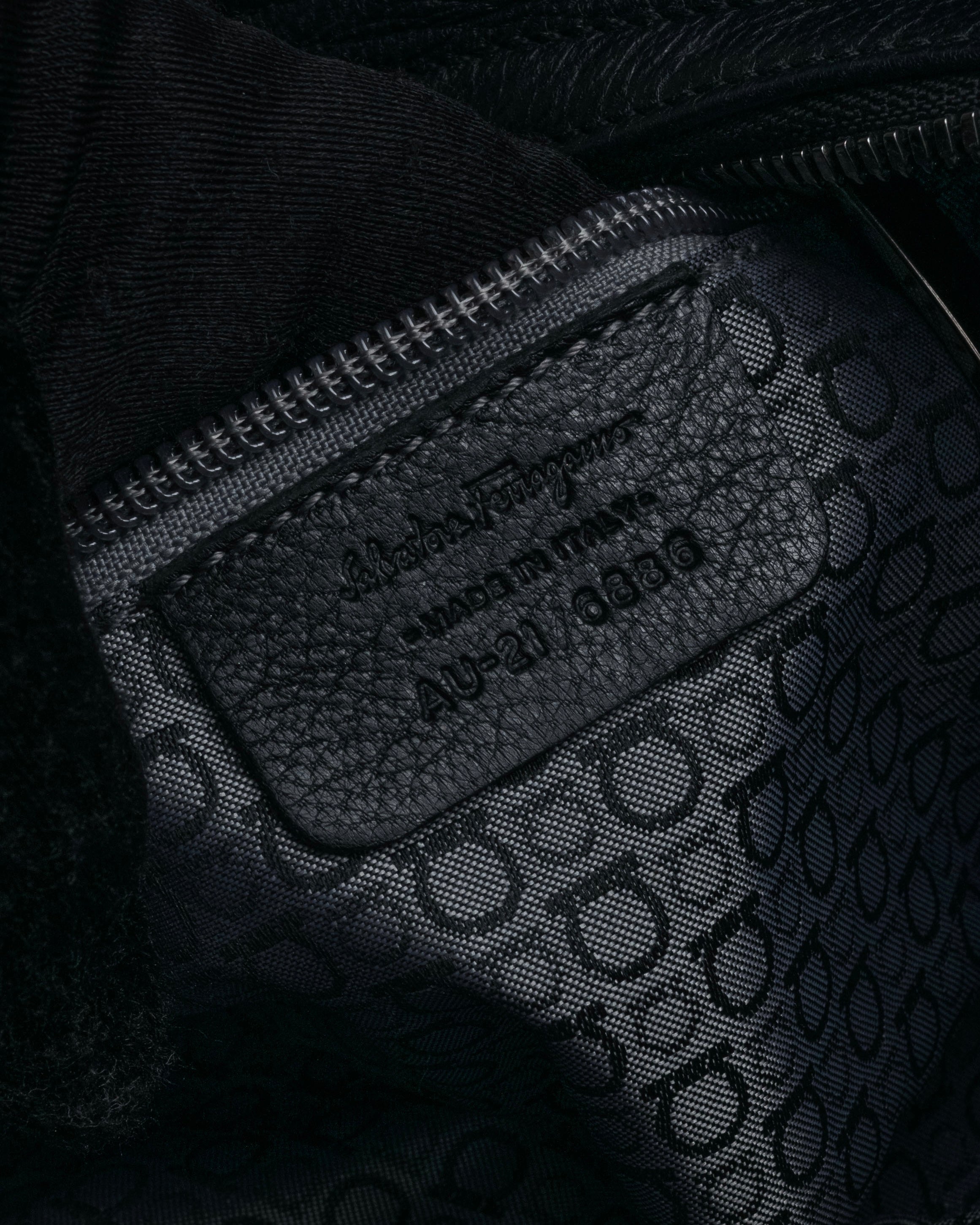 “Salvatore Ferragamo” 2000’s Gathered leather chain shoulder bag