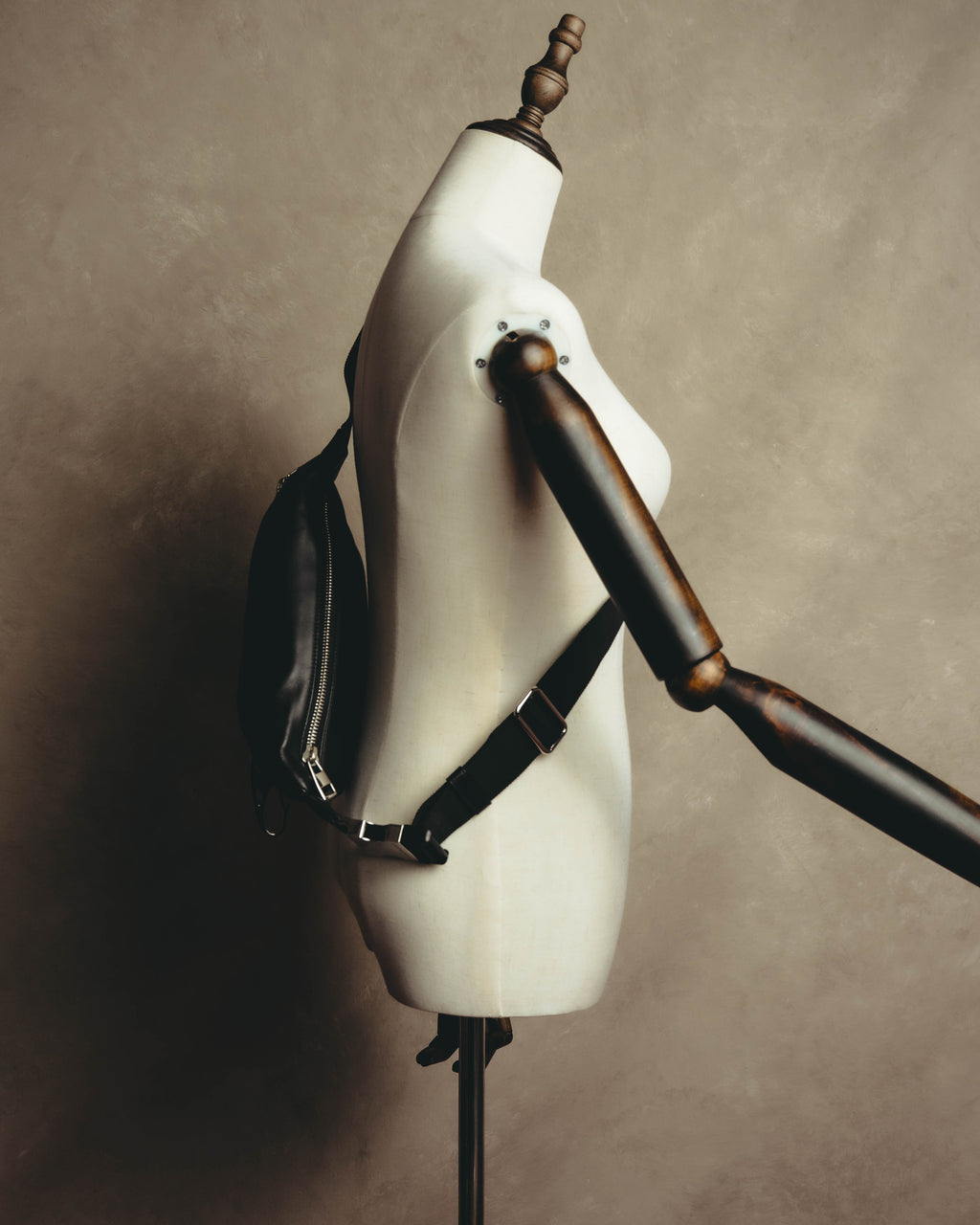 "Alexander McQueen" 10's Edgy leather belt bag