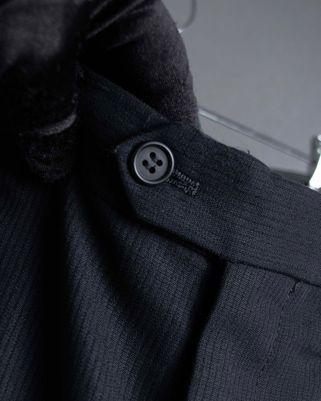 "GIORGIO ARMANI" LE COLLEZIONI line shadow stripe pattern set up