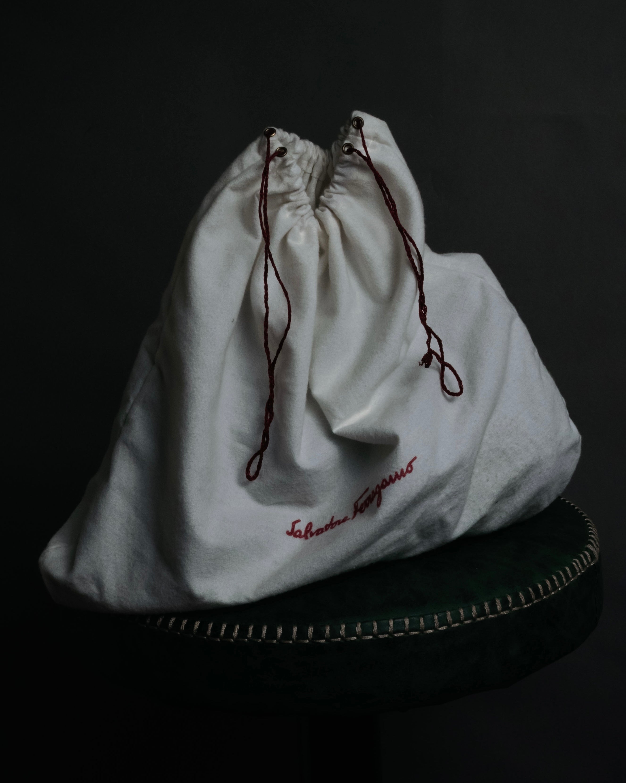 “Salvatore Ferragamo” 80’s-90’s Suede shirred ribbon shoulder bag