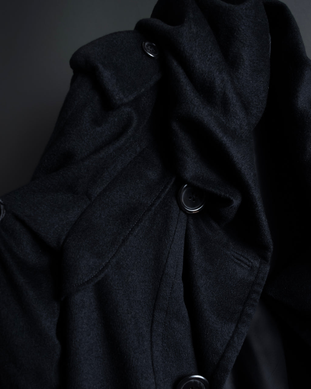 "TORUICHOU" Muffler-style collar military detail coat