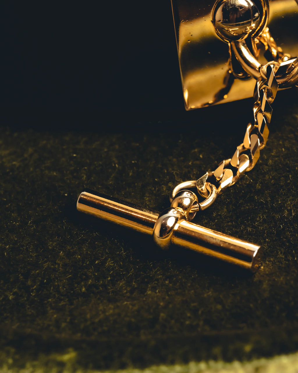 "CELINE" 18's-Glossy black chain leather belt