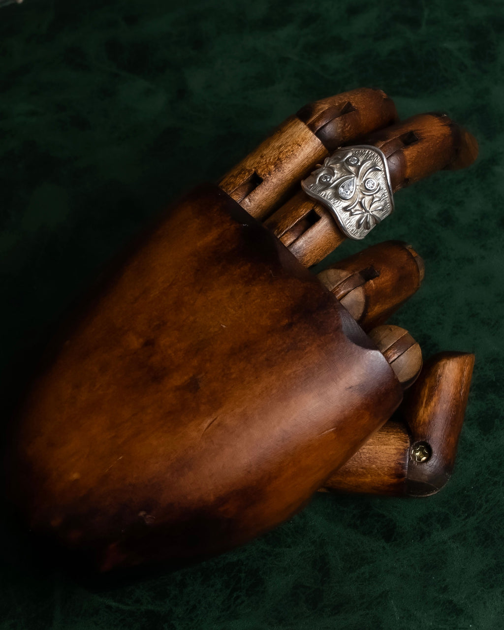 "Vintage flower motif silver ring"