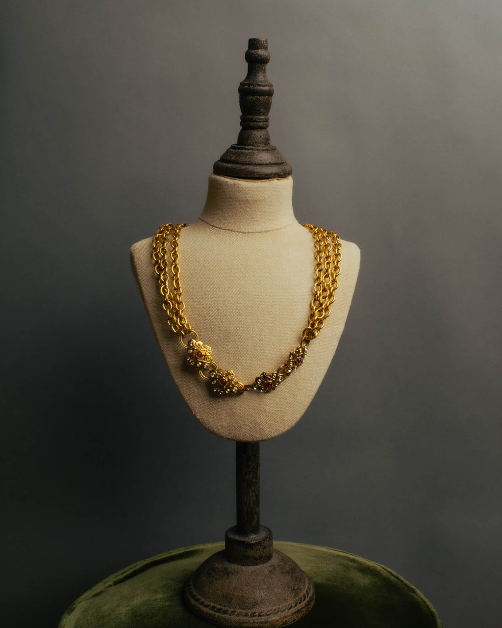 -SPECIAL- “CHANEL” 80’s-90’s ornate gold chain necklace