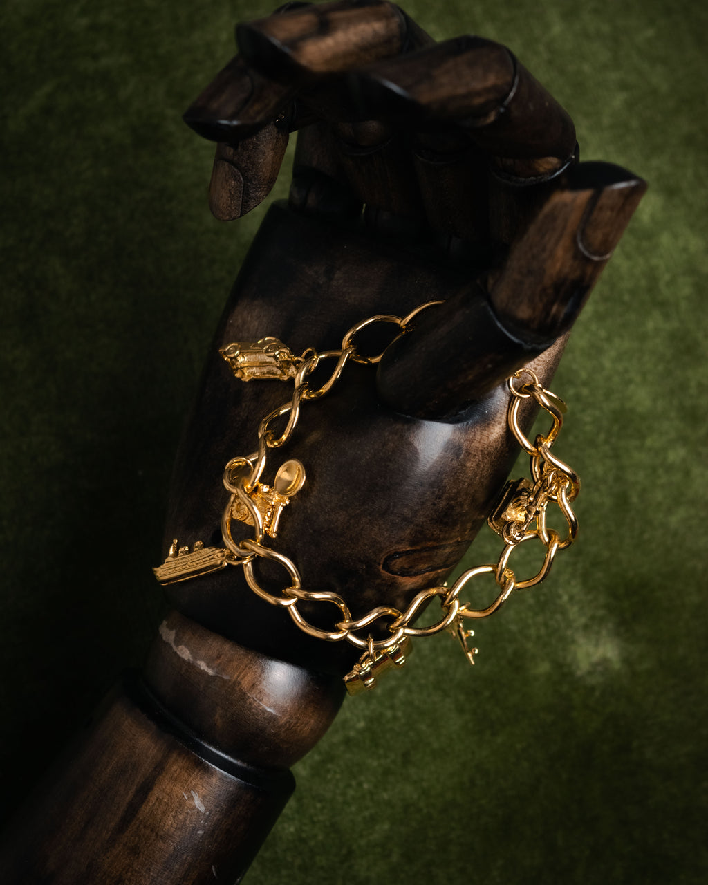 “MARIO VALENTINO” 80’s-90’s Travel charm bracelet