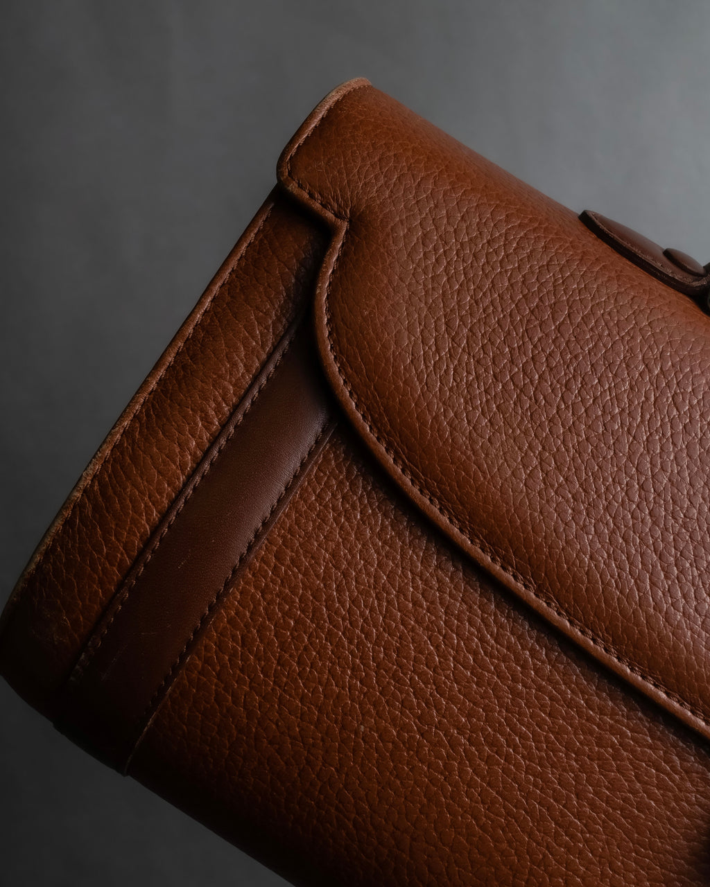 "BURBERRYS" Horizontal design camel grained leather bag