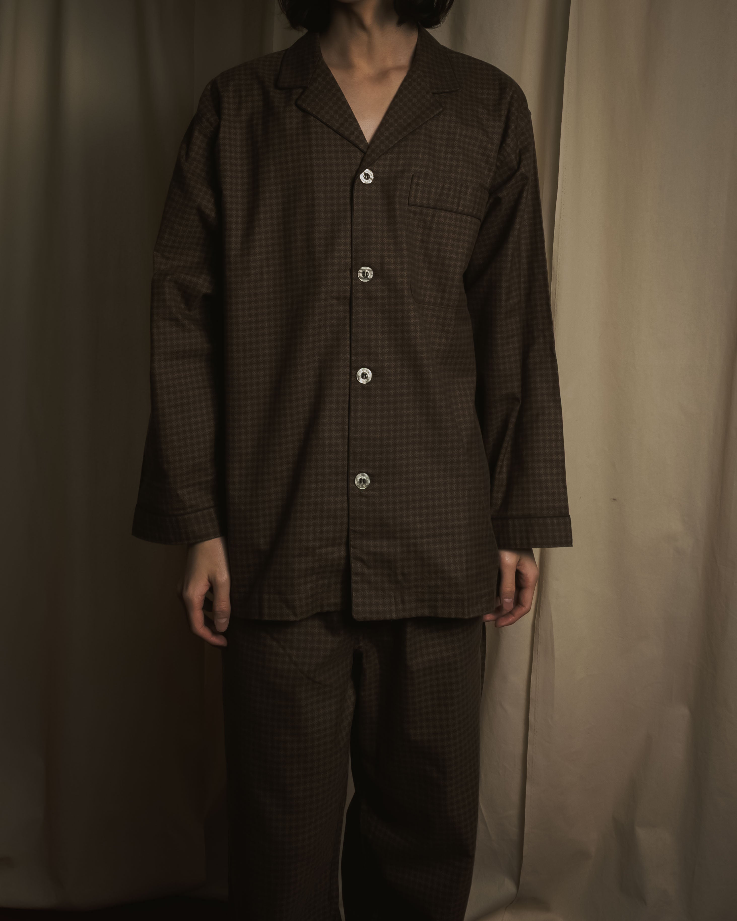 "셀린느" 모노그램 패턴의 여유로운 세트