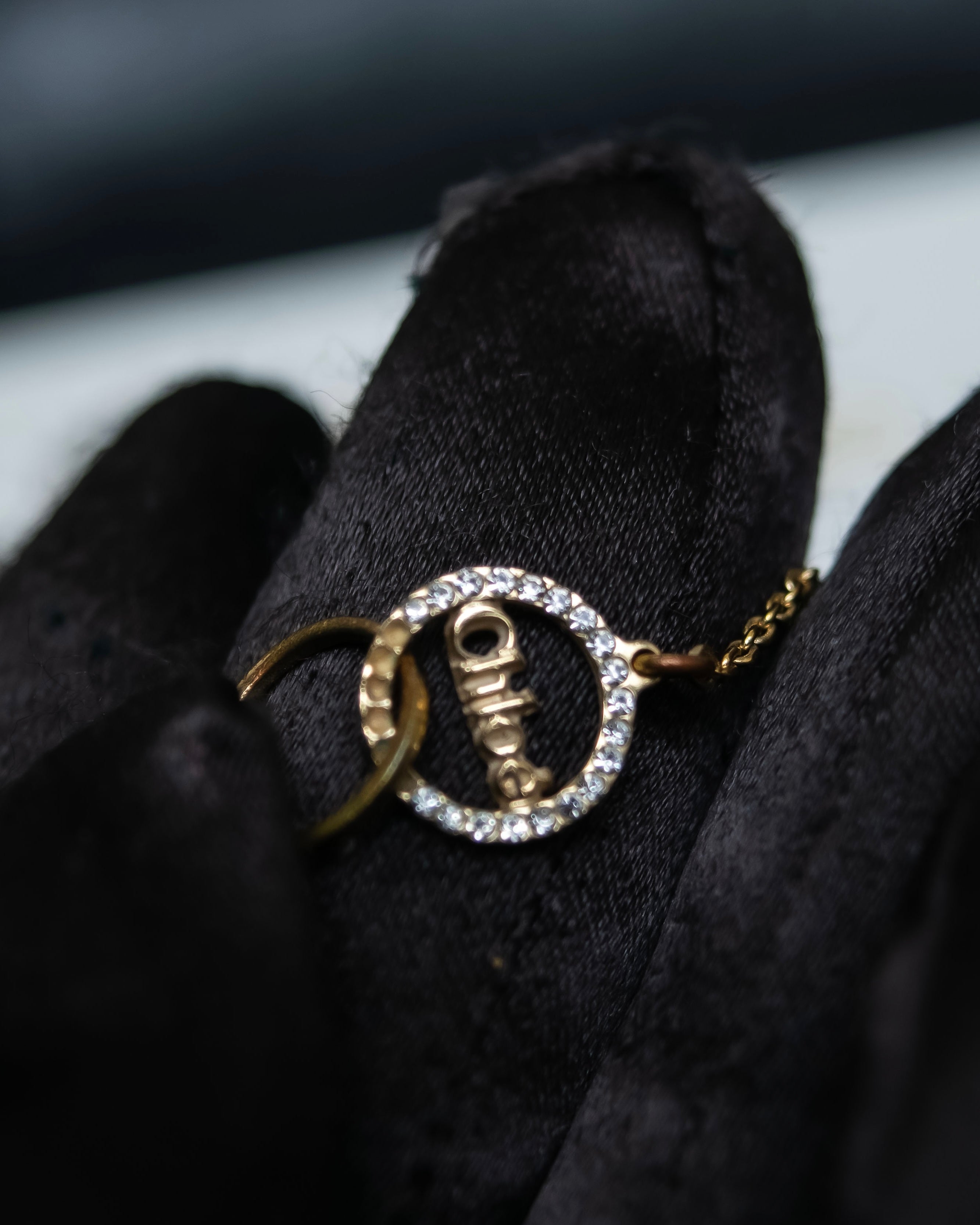 “Chloé” jewelry attached double ring necklace