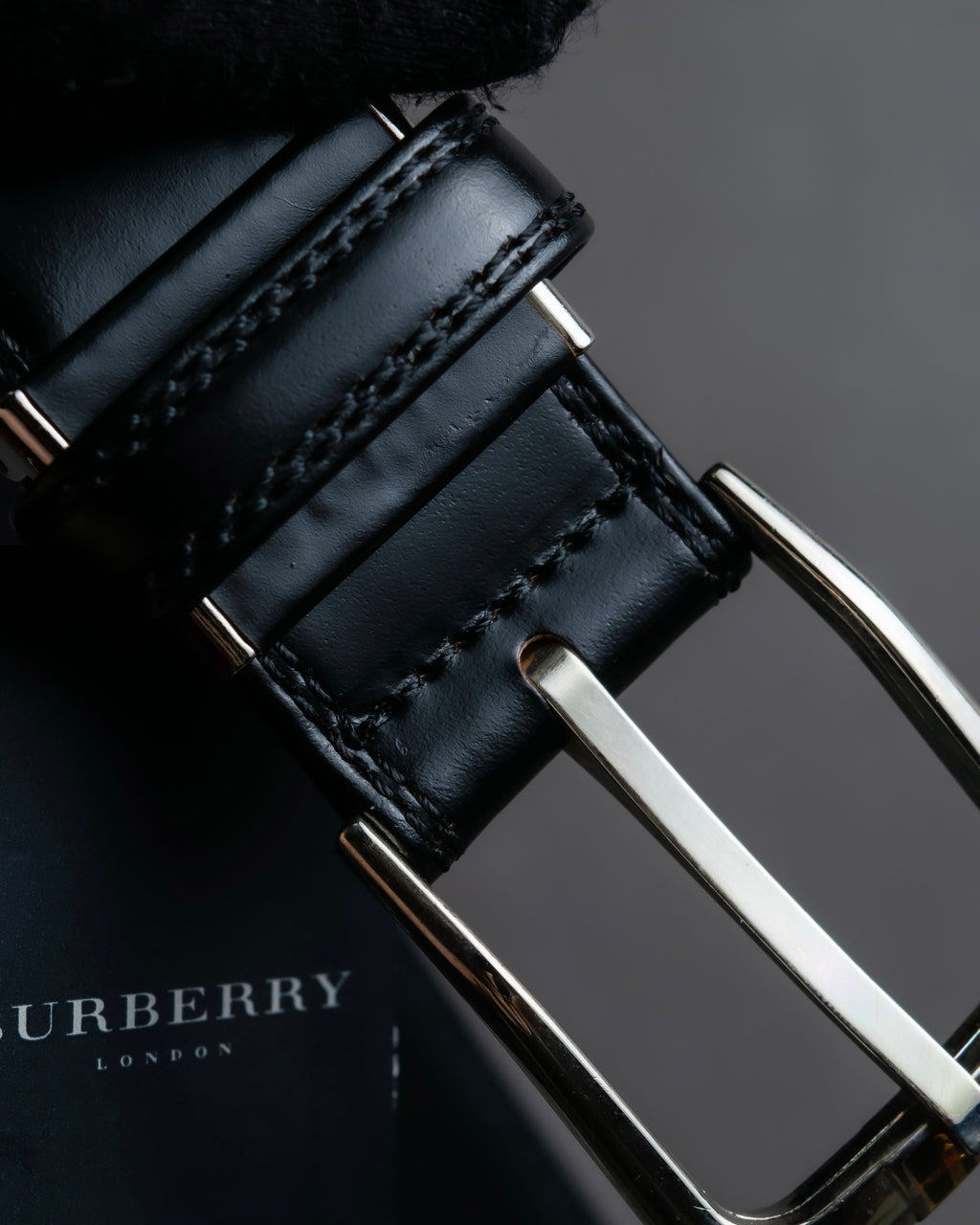 "BURBERRY" Equestrian Knight design leather belt