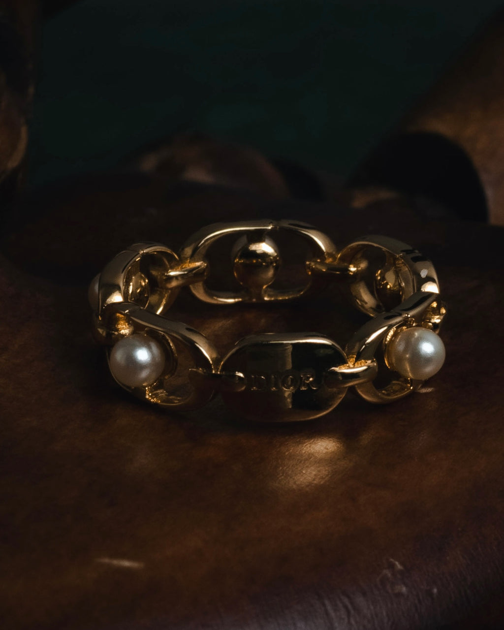 "DIOR" Chain link pearl accents ring