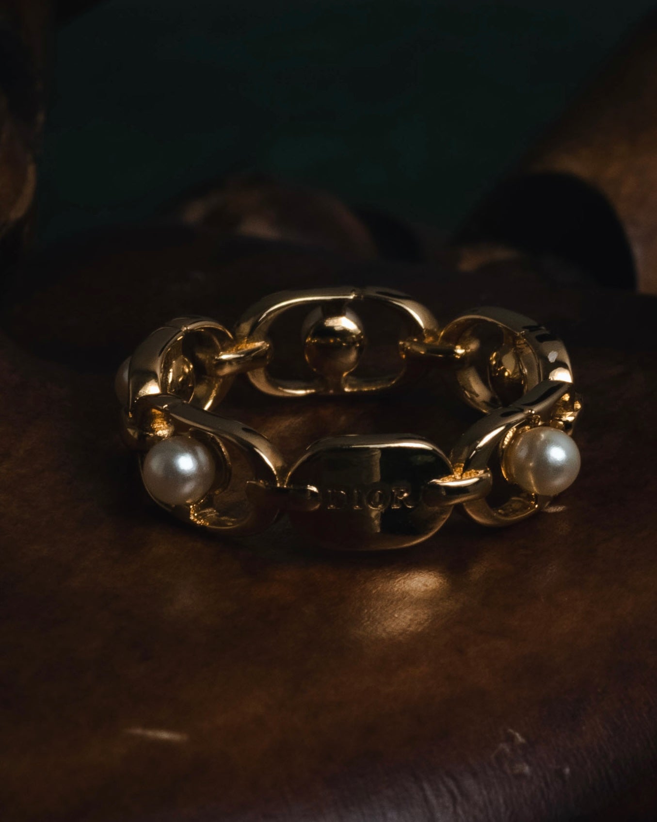 "DIOR" Chain link pearl accents ring
