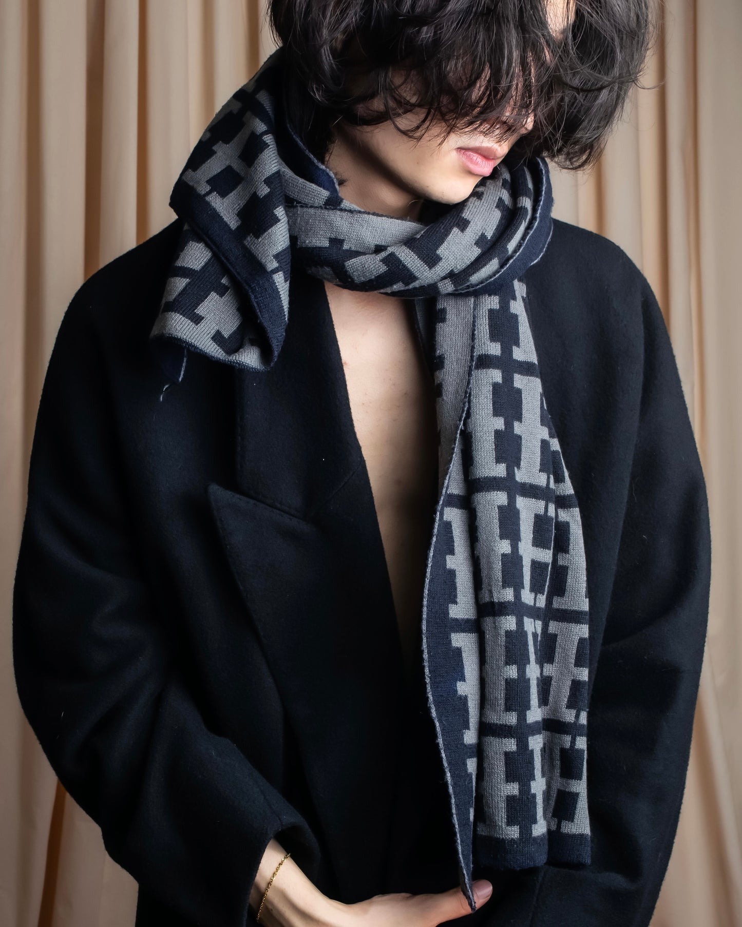 "HERMES" H pattern monotone color long stole