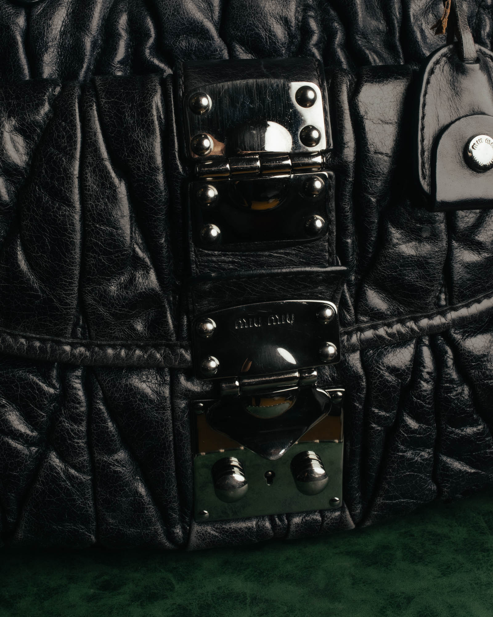 -SPECIAL- "MIU MIU" 00's-10's Glossy gathered leather handbag