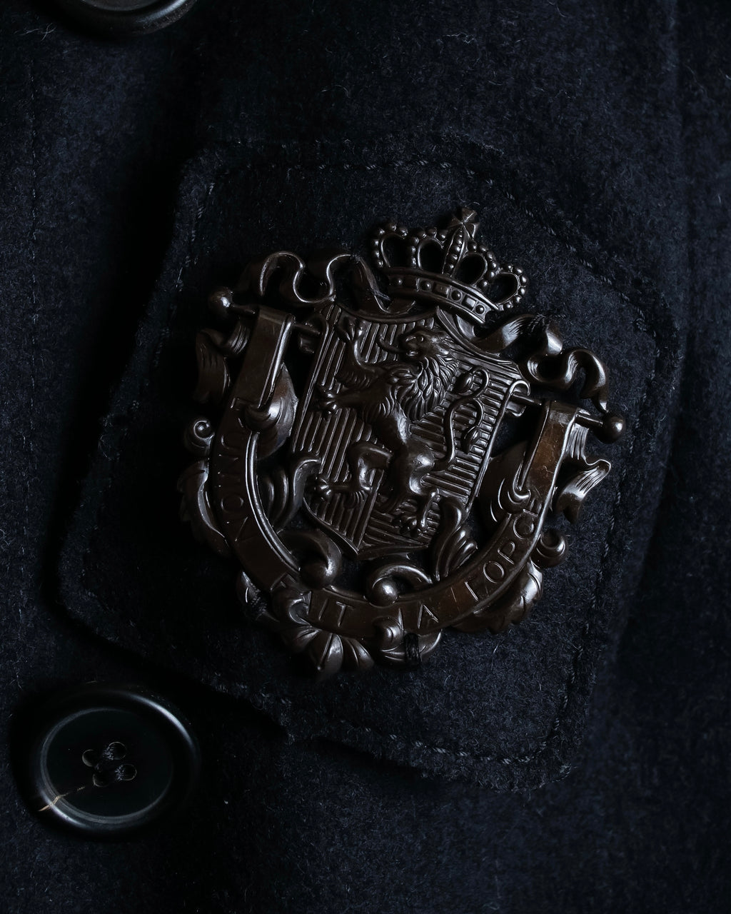 "MIU MIU" Crest brooch design belted trench coat