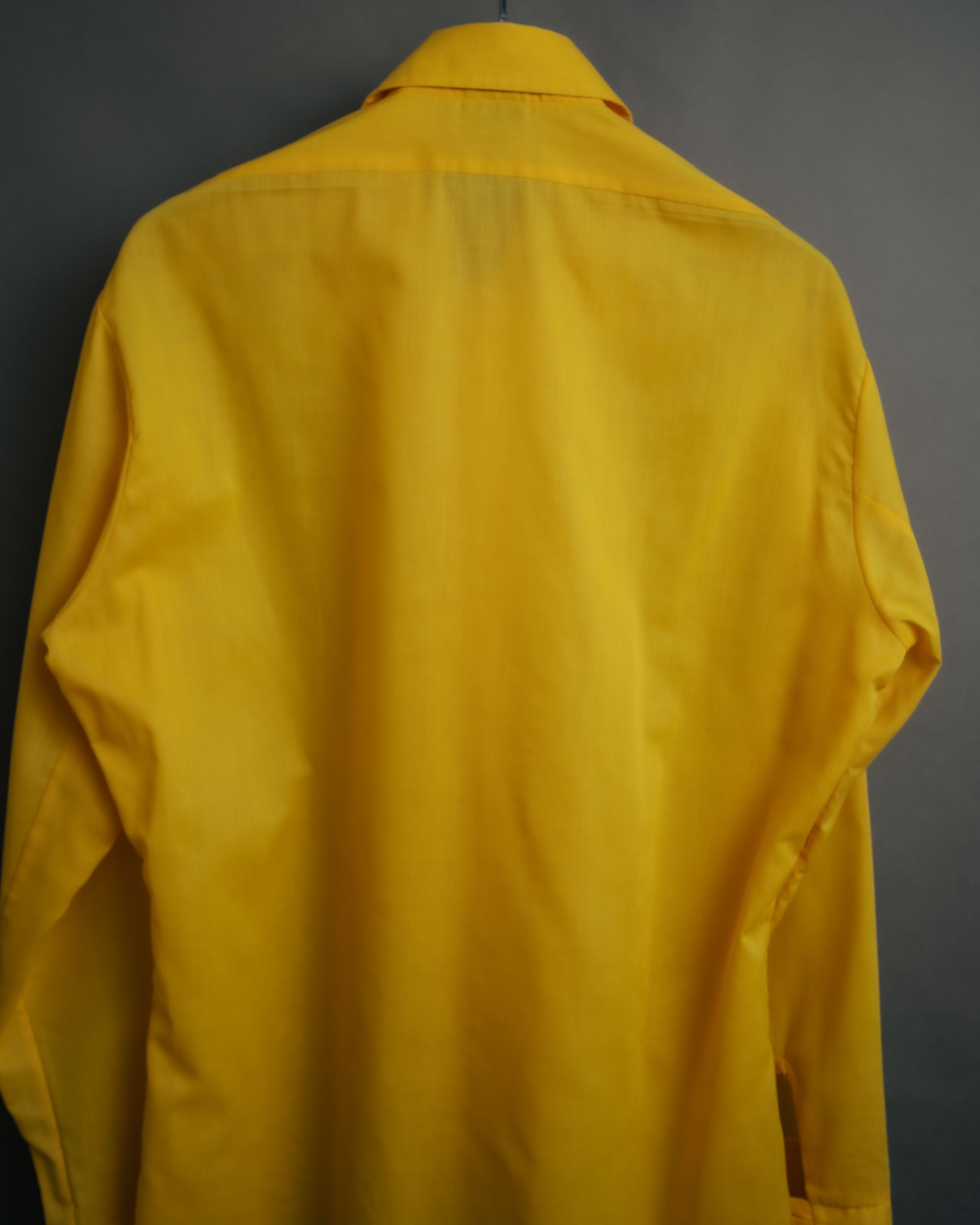 -MOOD Vintage Collections-
70’s Ruffled long point collar shirt