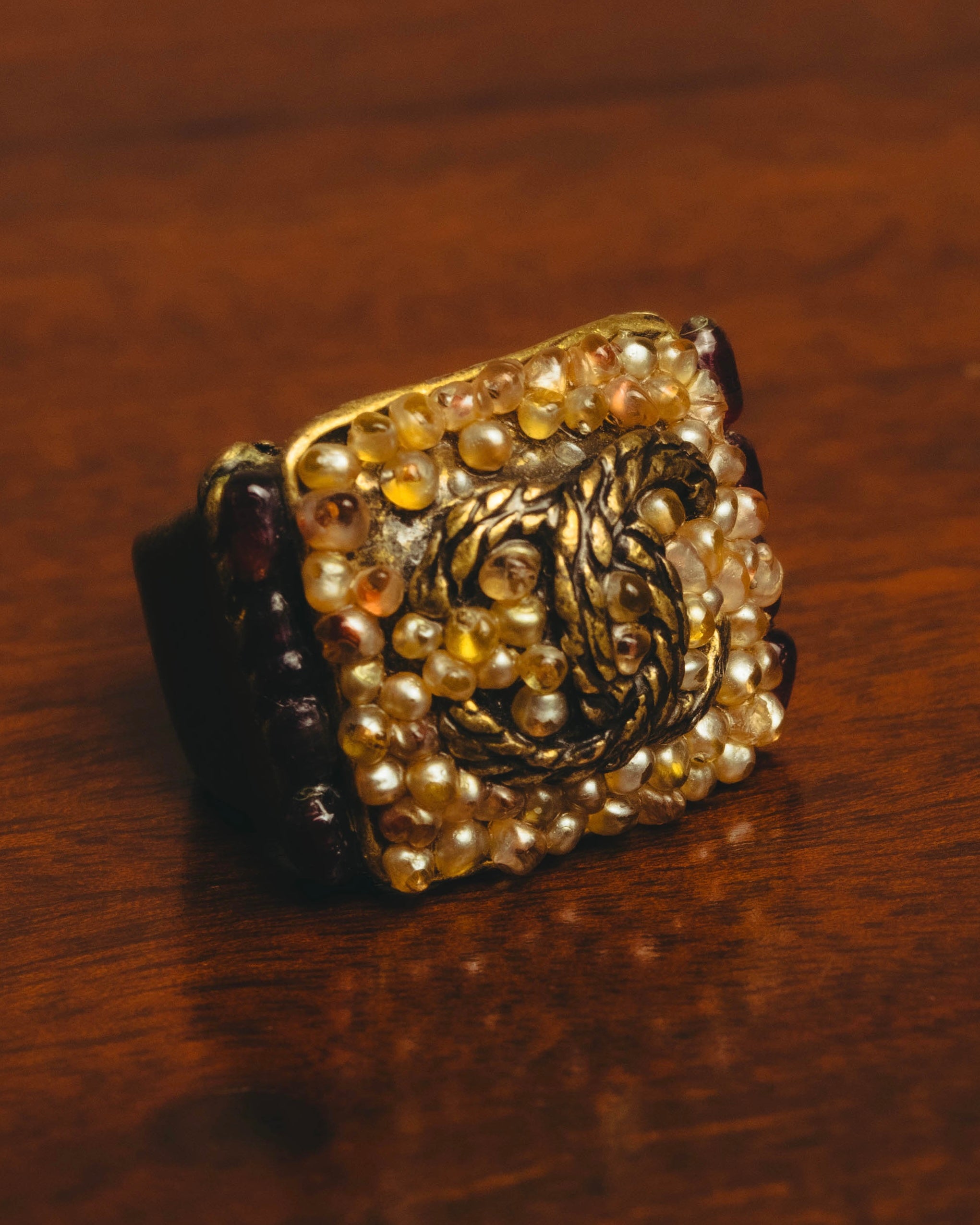 -SPECIAL- “CHANEL” 2000AW Glass pearl embellished CC statement ring