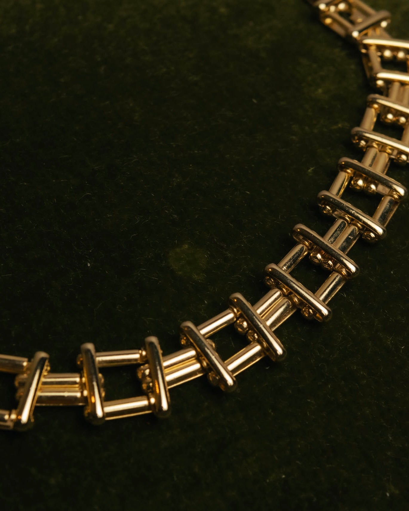 “Vintage“ Geometric link gold tone necklace