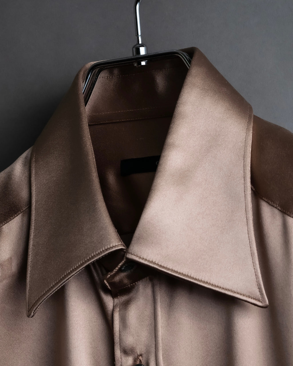 "GUCCI" Ecru beige glossy wide collar shirt