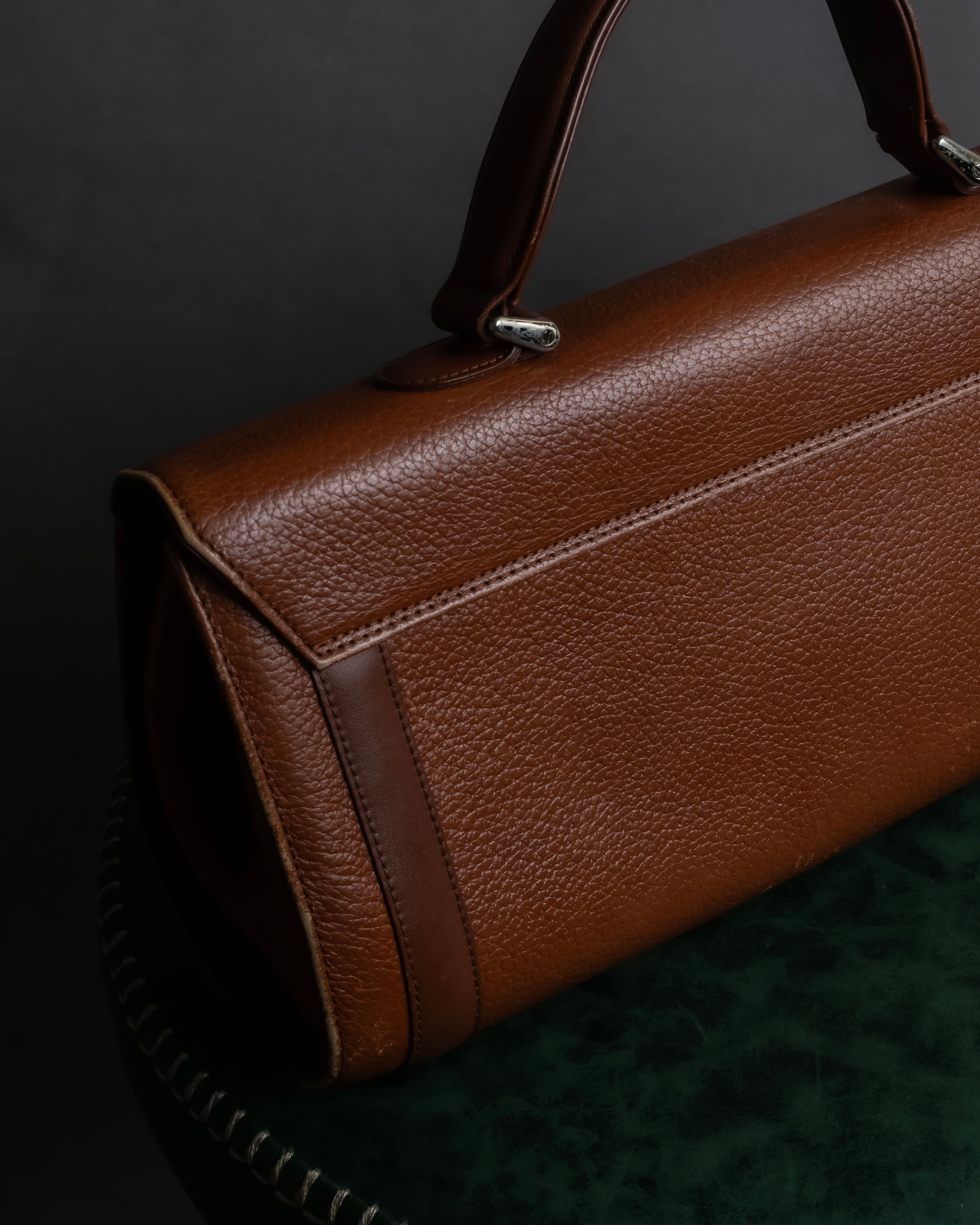 "BURBERRYS" Horizontal design camel grained leather bag