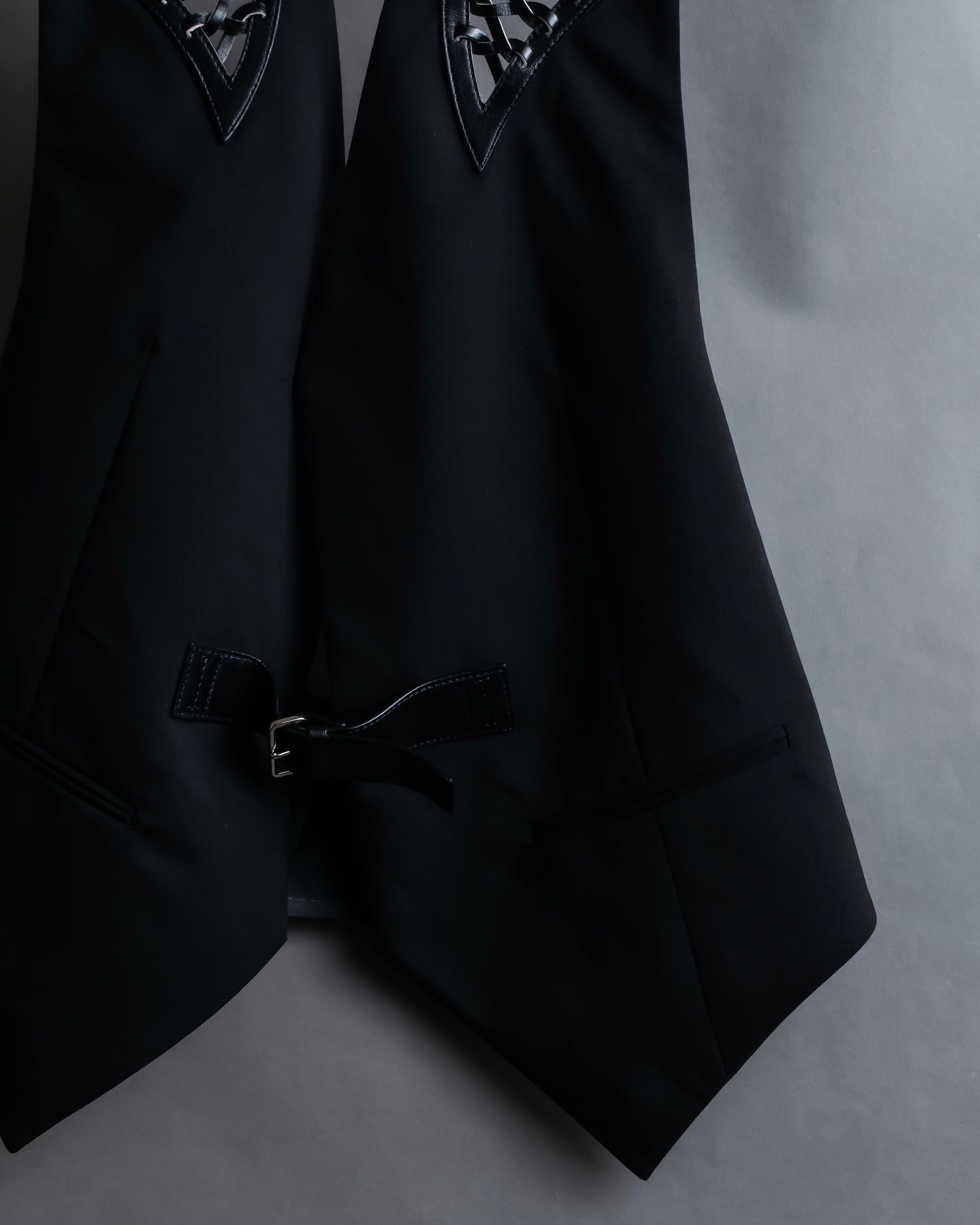 "LOUIS VUITTON" Leather tape cross knit detail vest