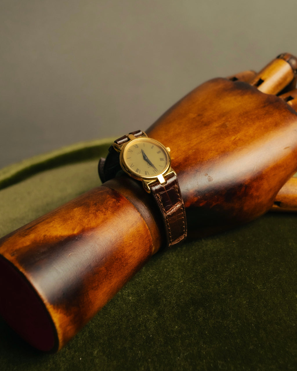 “GUCCI” 80’s-90’s Roman dial vintage watch