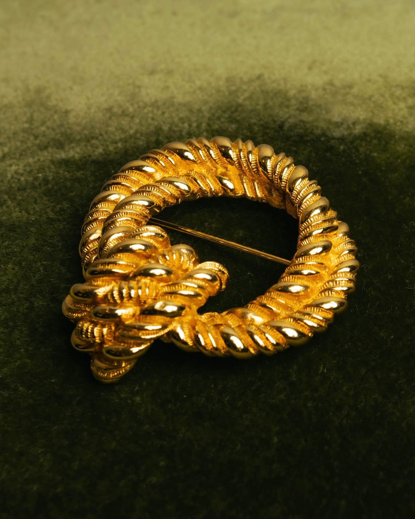 "Christian Dior" 80's-90's Sculptural gold tone brooch