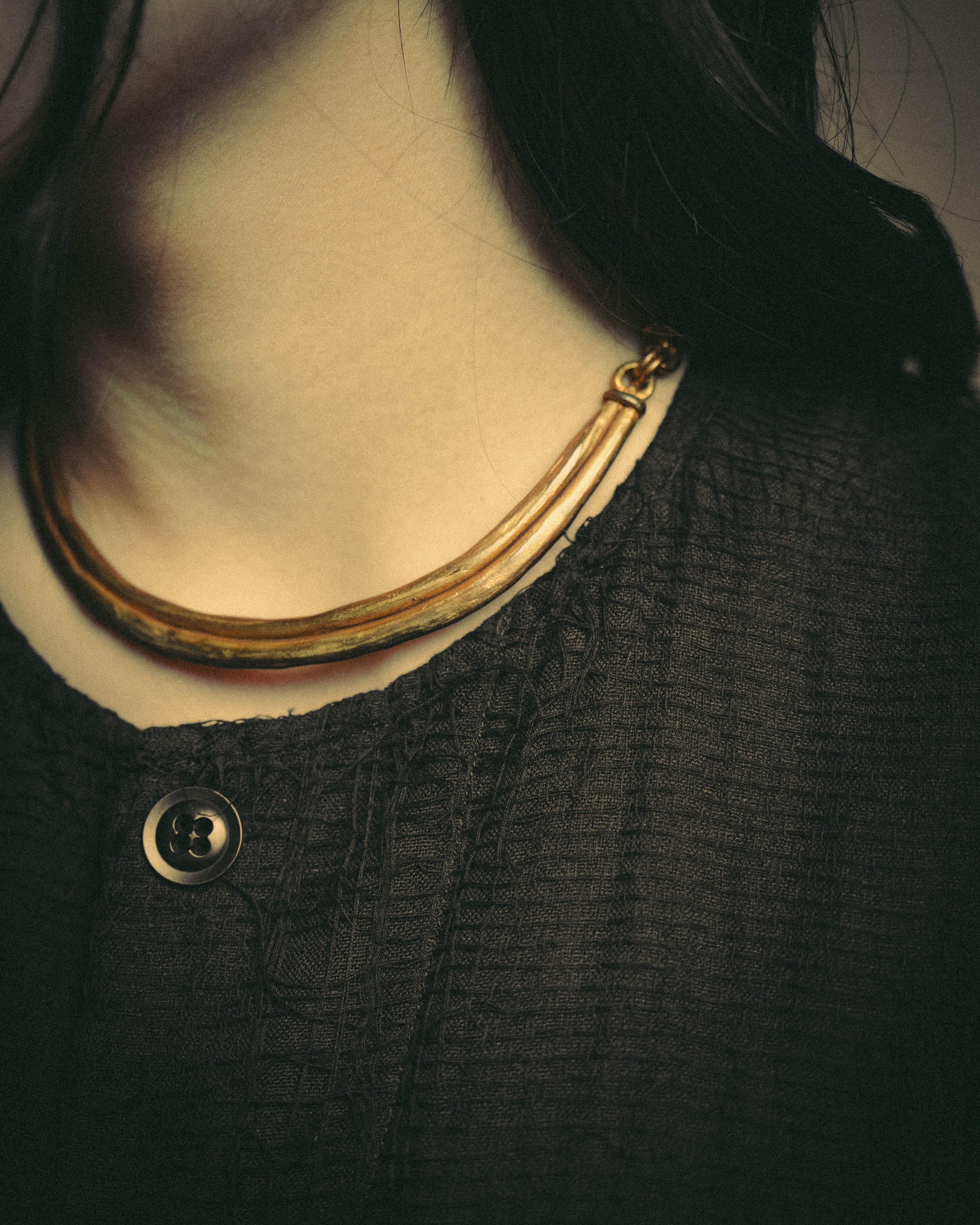 -SPECIAL- "Hermès" 80's-00's Sculptural gold tone choker necklace