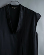 “BOTTEGA VENETA”  V neck designed no sleeve top