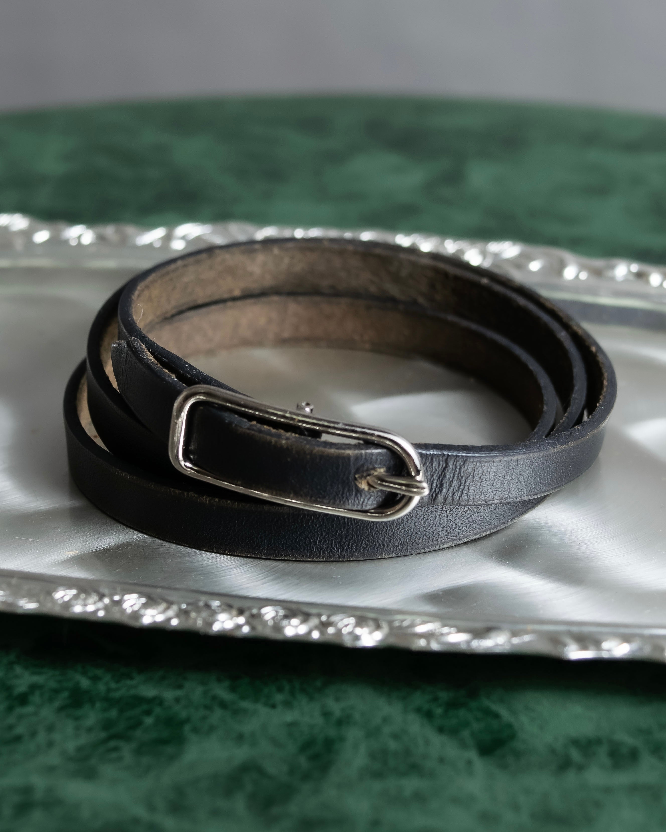 "HERMES" Single pin buckle leather narrow bracelet
