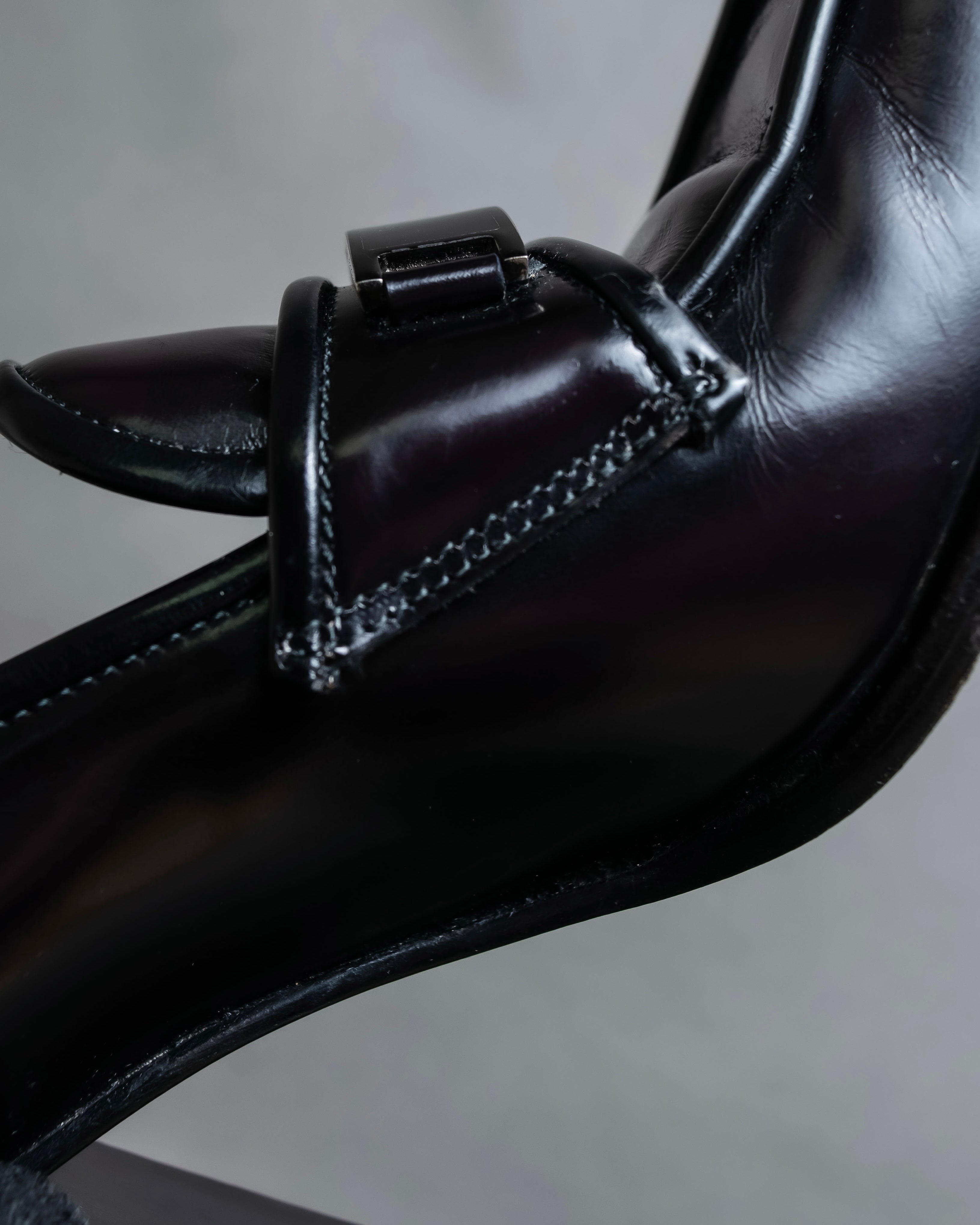 "PRADA" Metal band design leather heel loafers