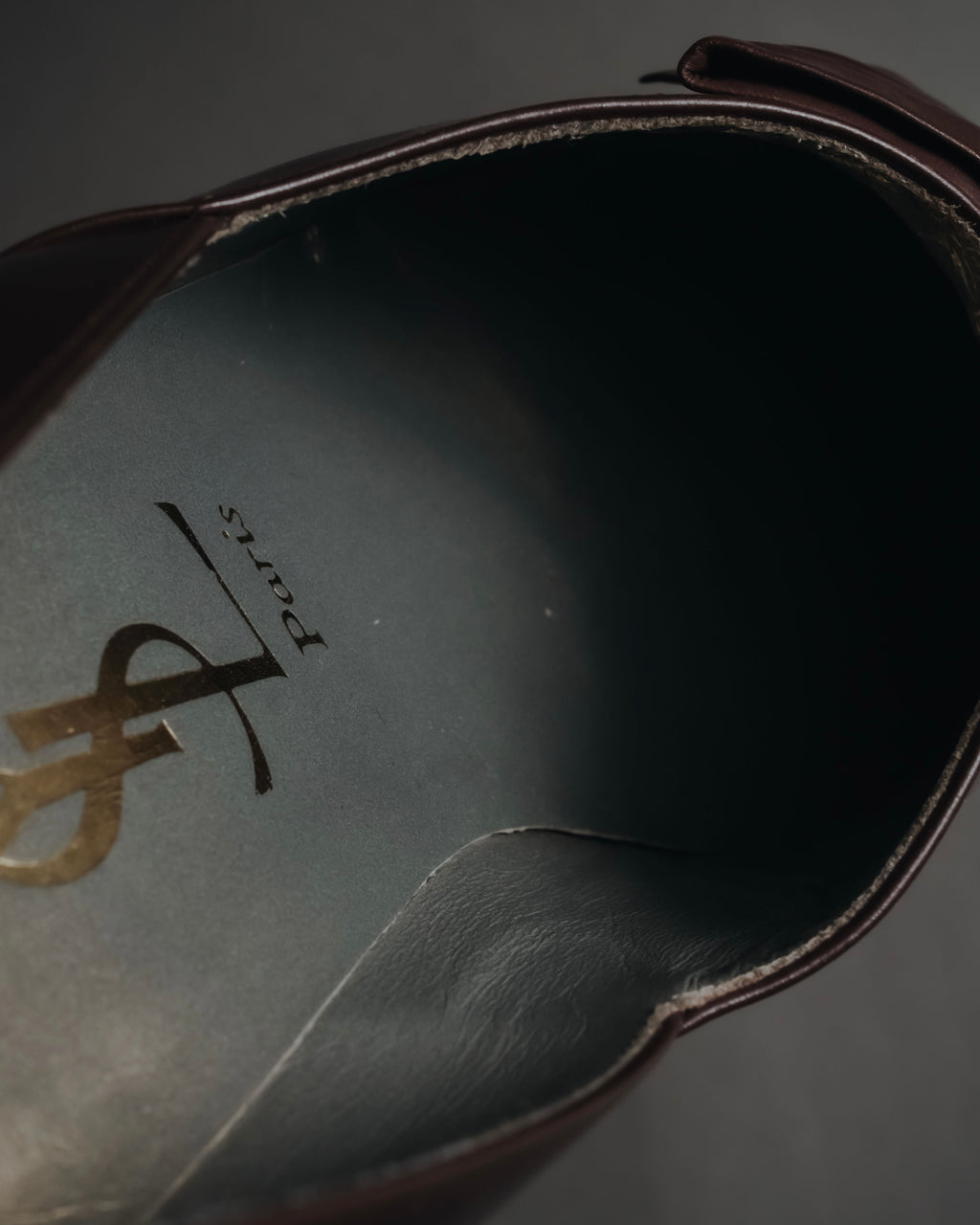 "YVES SAINT LAURENT" Elegant ribbon leather pumps