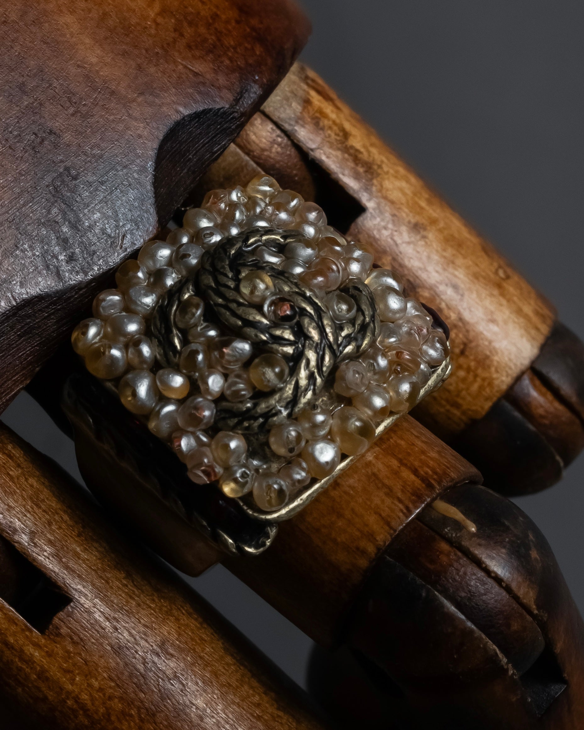 "CHANEL" 00 AW Glass pearl Coco mark motif gold ring