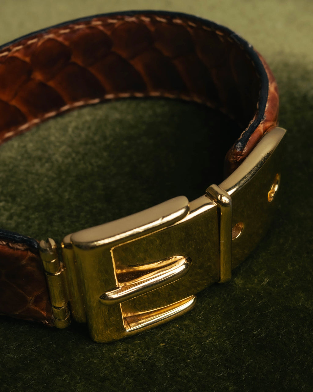 "GUCCI" 90's-00's Embossed leather buckle bangle
