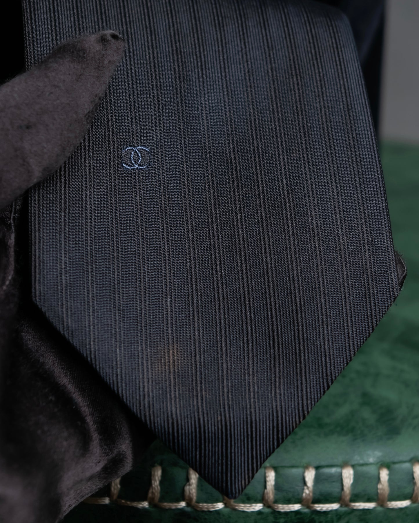 "CHANEL" 100% silk, shadow stripe pattern neck tie